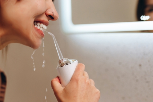 water flossing